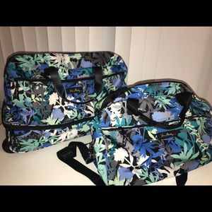 Vera Bradley Bundle Weekender & Rolling Luggage💙